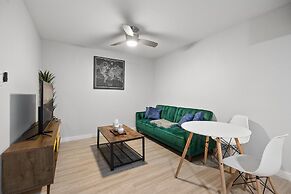 Stylish 1BR Near UT Highland Evonify