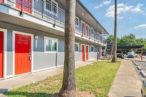 Stylish 1BR Near UT Highland Evonify