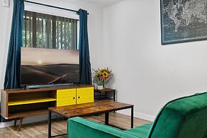 Stylish 1BR Near UT Highland Evonify