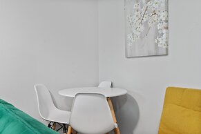 Stylish 1BR Near UT Highland Evonify