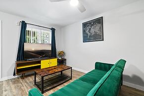 Stylish 1BR Near UT Highland Evonify