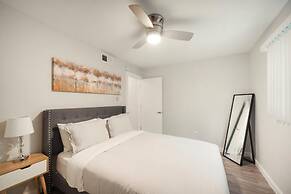 Stylish 1BR Near UT Brentwood Evonify