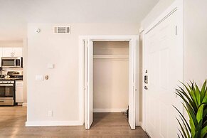 Stylish 1BR Near UT Mueller Evonify