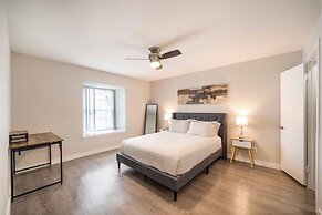 Stylish 1BR Near UT Mueller Evonify