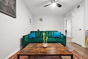 Stylish 1BR Near UT Highland Evonify