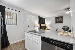 Stylish 1BR Near UT Highland Evonify