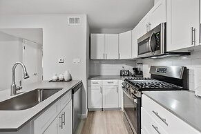 Stylish 1BR Near UT Highland Evonify