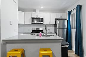 Stylish 1BR Near UT Highland Evonify