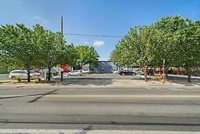 Modern 2BR Near UT Hyde Park Evonify