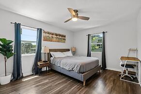 Modern 2BR Near UT Hyde Park Evonify