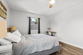 Modern 2BR Near UT Hyde Park Evonify