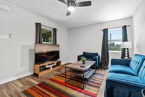 Modern 2BR Near UT Hyde Park Evonify