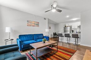 Modern 2BR Near UT Hyde Park Evonify