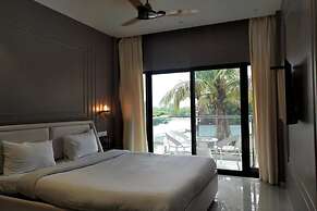 Paramount Riverfront Resort & Spa