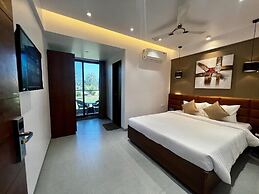 Paramount Riverfront Resort & Spa