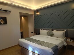 Paramount Riverfront Resort & Spa