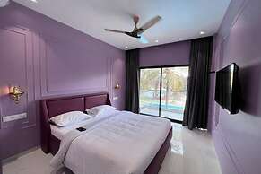 Paramount Riverfront Resort & Spa