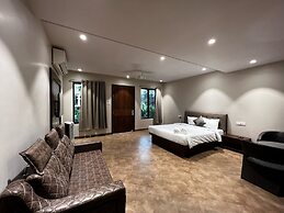 Paramount Riverfront Resort & Spa