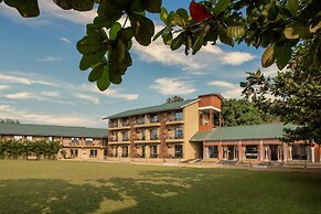 Paramount Riverfront Resort & Spa