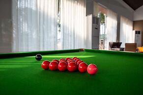 Paramount Riverfront Resort & Spa