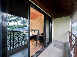 Paramount Riverfront Resort & Spa