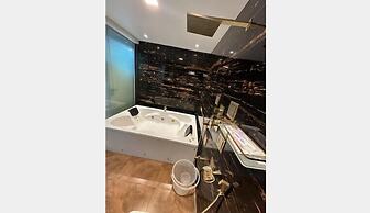 Paramount Riverfront Resort & Spa