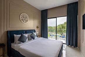 Paramount Riverfront Resort & Spa