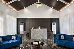 Paramount Riverfront Resort & Spa