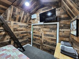 Gena's Sierra Inn & Restaurant