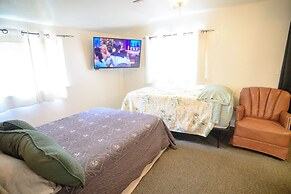 Gena's Sierra Inn & Restaurant