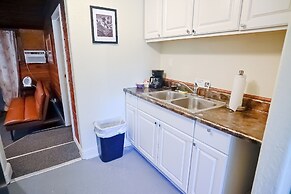 Gena's Sierra Inn & Restaurant