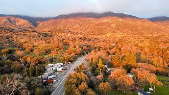 Gena's Sierra Inn & Restaurant