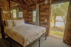 Gena's Sierra Inn & Restaurant