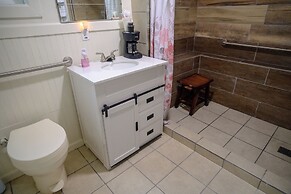 Gena's Sierra Inn & Restaurant