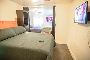 Gena's Sierra Inn & Restaurant