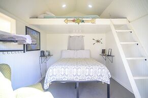 Gena's Sierra Inn & Restaurant