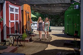 Gena's Sierra Inn & Restaurant