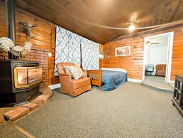 Gena's Sierra Inn & Restaurant