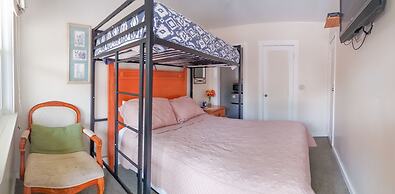 Gena's Sierra Inn & Restaurant