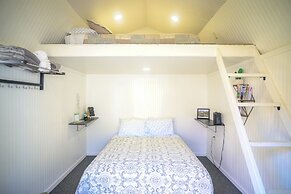 Gena's Sierra Inn & Restaurant