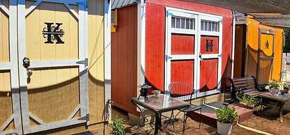 Gena's Sierra Inn & Restaurant