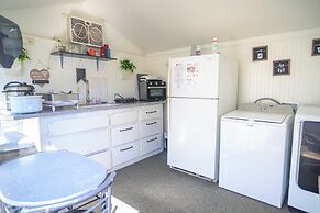 Gena's Sierra Inn & Restaurant