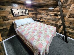 Gena's Sierra Inn & Restaurant