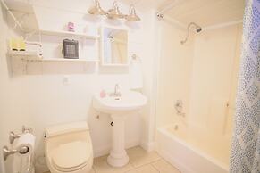 Gena's Sierra Inn & Restaurant