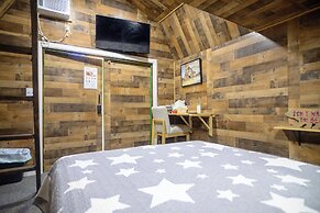 Gena's Sierra Inn & Restaurant