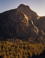 Gena's Sierra Inn & Restaurant