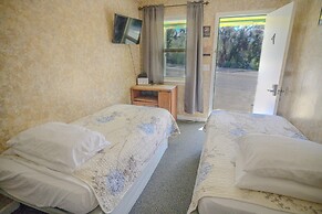 Gena's Sierra Inn & Restaurant