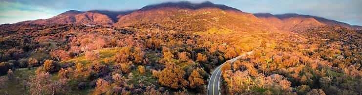 Gena's Sierra Inn & Restaurant