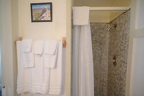 Gena's Sierra Inn & Restaurant