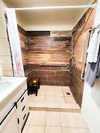 Gena's Sierra Inn & Restaurant